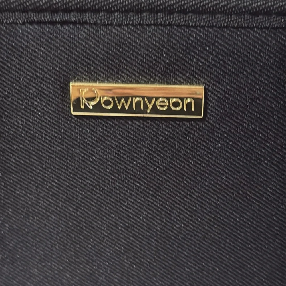 Rownyeon Travel case, organizer! Markers, lipsticks, essential oils & more! New!